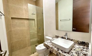 Casa con alberca en renta en Privada Olivia