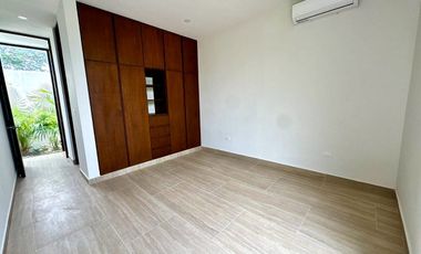 Casa con alberca en renta en Privada Olivia