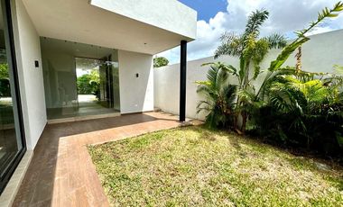 Casa con alberca en renta en Privada Olivia