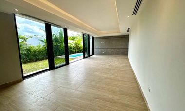 Casa con alberca en renta en Privada Olivia