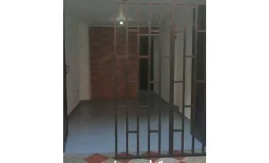 SE VENDE CASA ESQUINERA DE 3 PISOS CON 92 MTR2 EN AV GUAYABAL