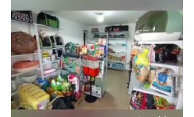 SE VENDE CASA ESQUINERA DE 3 PISOS CON 92 MTR2 EN AV GUAYABAL