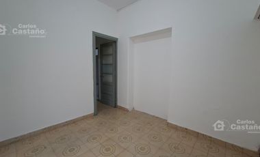 Casa con gran potencial y múltiples espacios profesionales.