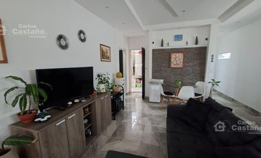 Casa con gran potencial y múltiples espacios profesionales.