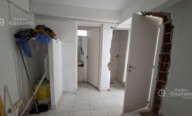 Casa con gran potencial y múltiples espacios profesionales.