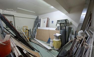 Casa con gran potencial y múltiples espacios profesionales.