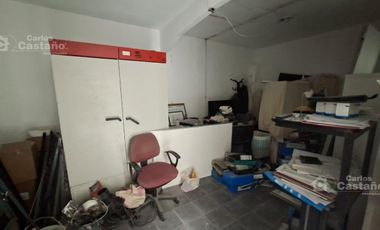 Casa con gran potencial y múltiples espacios profesionales.