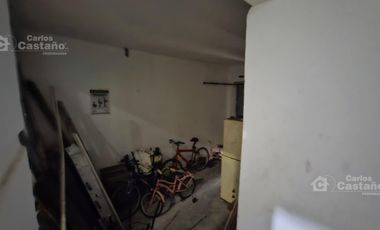 Casa con gran potencial y múltiples espacios profesionales.