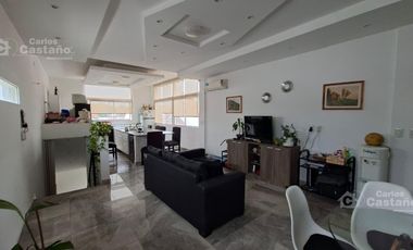 Casa con gran potencial y múltiples espacios profesionales.