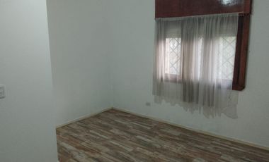 CASA 3 AMBIENTES ALQUILER EN Oliden 2889 (LANUS)