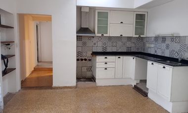 CASA 3 AMBIENTES ALQUILER EN Oliden 2889 (LANUS)