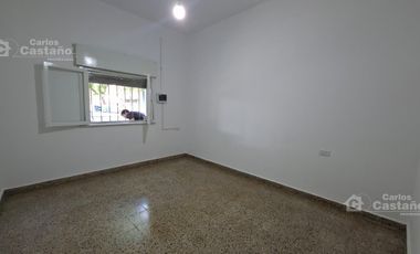 Ph 3 ambientes con garaje al frente.