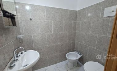 Ph 3 ambientes con garaje al frente.