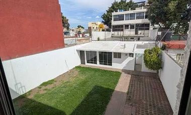 ENCANTADORA CASA EN RENTA EN CALLE CERRADA