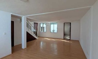 ENCANTADORA CASA EN RENTA EN CALLE CERRADA