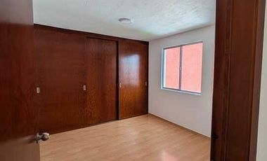 ENCANTADORA CASA EN RENTA EN CALLE CERRADA