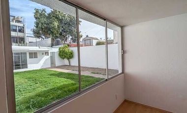 ENCANTADORA CASA EN RENTA EN CALLE CERRADA