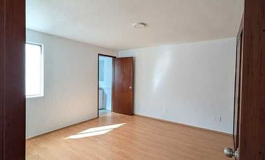 ENCANTADORA CASA EN RENTA EN CALLE CERRADA