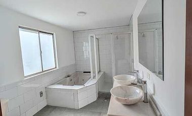 ENCANTADORA CASA EN RENTA EN CALLE CERRADA