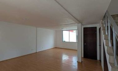 ENCANTADORA CASA EN RENTA EN CALLE CERRADA