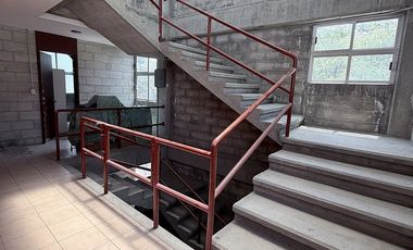 Edificio de 4 niveles con Bodega Comercial en PlantaBaja, Colonia Cruz del Farol