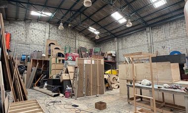 Edificio de 4 niveles con Bodega Comercial en PlantaBaja, Colonia Cruz del Farol