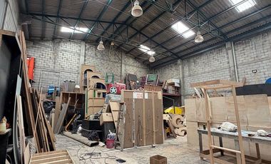 Edificio de 4 niveles con Bodega Comercial en PlantaBaja, Colonia Cruz del Farol