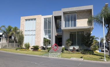 Casa de Lujo en Renta en Villa Verona zona Andares