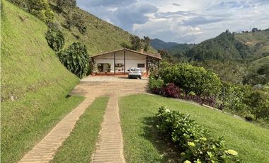 Venta de Finca El Retiro, independiente, a 4km del parque, pesebreras