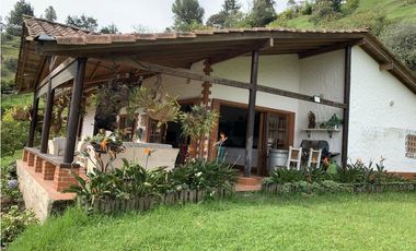 Venta de Finca El Retiro, independiente, a 4km del parque, pesebreras