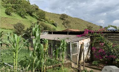 Venta de Finca El Retiro, independiente, a 4km del parque, pesebreras