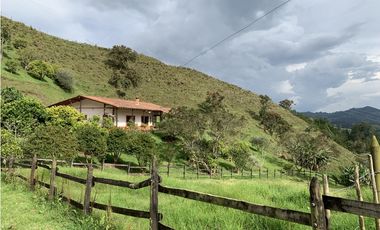 Venta de Finca El Retiro, independiente, a 4km del parque, pesebreras