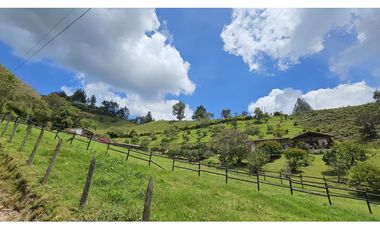 Venta de Finca El Retiro, independiente, a 4km del parque, pesebreras