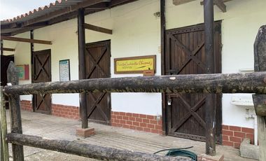 Venta de Finca El Retiro, independiente, a 4km del parque, pesebreras