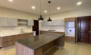 CASA RENTA LAS CALZADAS $160,000 MN | RECIEN REMODELADA