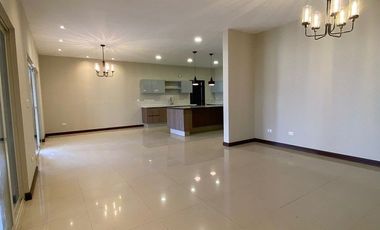 CASA RENTA LAS CALZADAS $160,000 MN | RECIEN REMODELADA