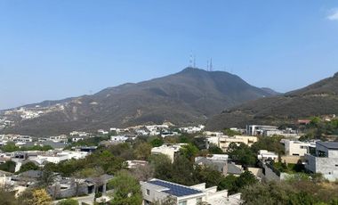 CASA RENTA LAS CALZADAS $160,000 MN | RECIEN REMODELADA