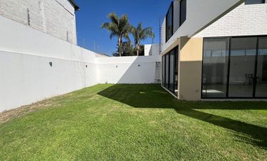 ¡Ubicación Premium! Casa amplia y moderna a pasos de Galerías Santa Anita.