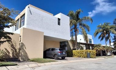 ¡Ubicación Premium! Casa amplia y moderna a pasos de Galerías Santa Anita.