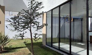 ¡Ubicación Premium! Casa amplia y moderna a pasos de Galerías Santa Anita.