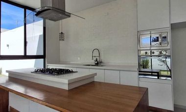¡Ubicación Premium! Casa amplia y moderna a pasos de Galerías Santa Anita.