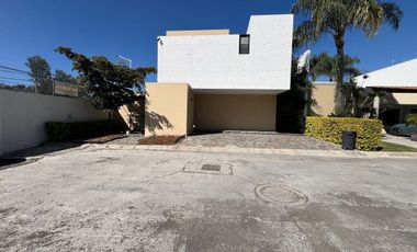 ¡Ubicación Premium! Casa amplia y moderna a pasos de Galerías Santa Anita.