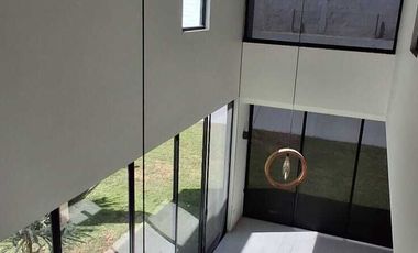 ¡Ubicación Premium! Casa amplia y moderna a pasos de Galerías Santa Anita.