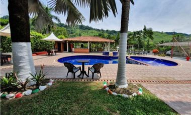 EN VENTA CHALET-HOTEL CAMPESTRE A PUERTA CERRADA