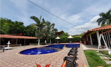 EN VENTA CHALET-HOTEL CAMPESTRE A PUERTA CERRADA