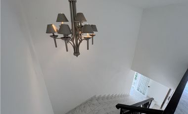 ALQUILER DE CASA EN ALTOS DEL BOSQUE EL DORAL 3 niveles