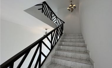 ALQUILER DE CASA EN ALTOS DEL BOSQUE EL DORAL 3 niveles