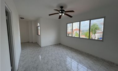 ALQUILER DE CASA EN ALTOS DEL BOSQUE EL DORAL 3 niveles