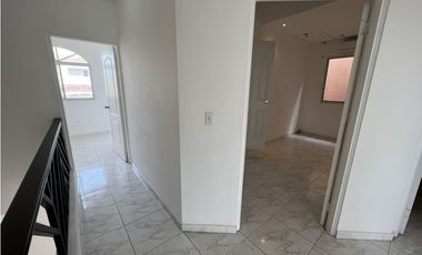 ALQUILER DE CASA EN ALTOS DEL BOSQUE EL DORAL 3 niveles