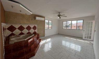 ALQUILER DE CASA EN ALTOS DEL BOSQUE EL DORAL 3 niveles